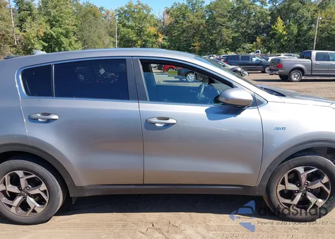 2020 Kia Sportage Lx z USA, uszkodzony, nr VIN KNDPMCAC9L7629703
